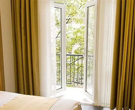 Otel Larende 3*