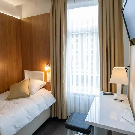 Hotel Larende 3*